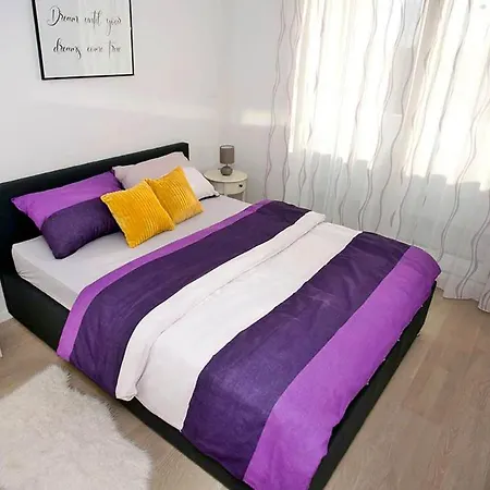 Sweet Daisy With Parking