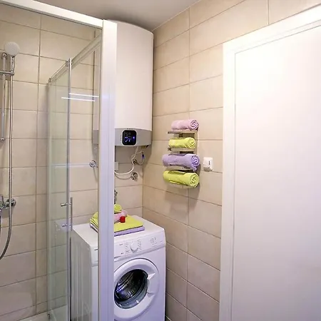 Sweet Daisy With Parking