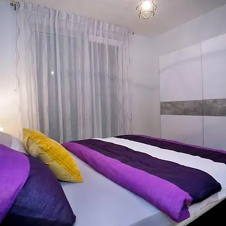 Sweet Daisy With Parking アパート