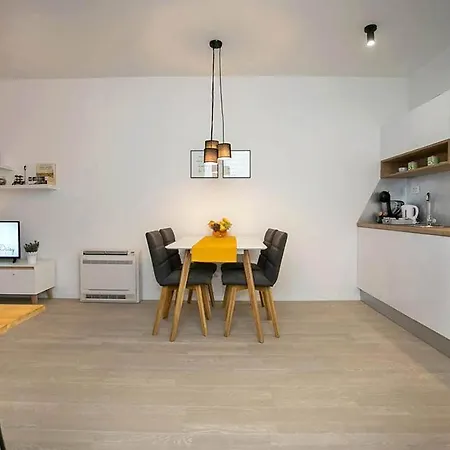 Sweet Daisy With Parking ザダル