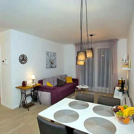 Sweet Daisy With Parking アパート ザダル