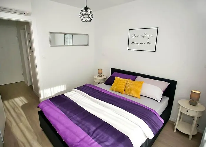 Sweet Daisy With Parking Lägenhet